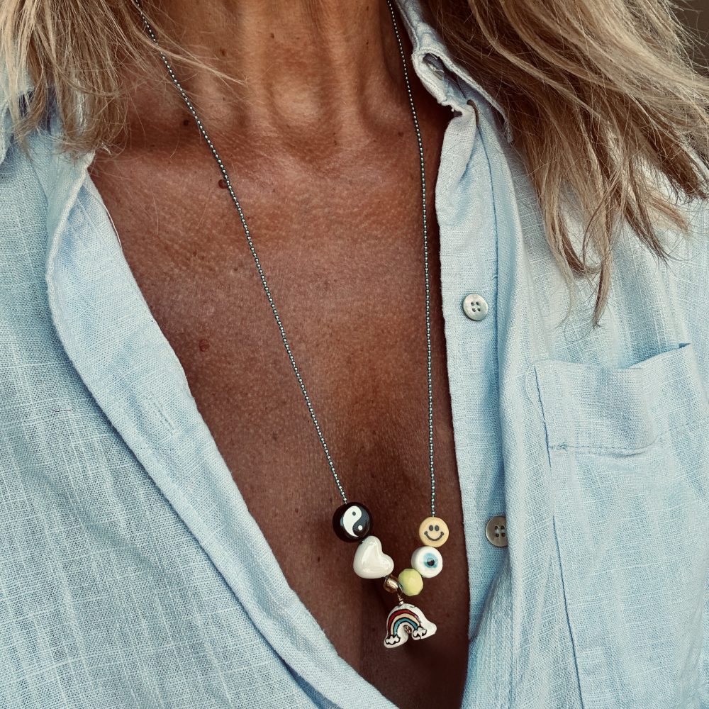 Collier Rudy, perles fun et colorées poisson, oeil arc-en-ciel, smiley, yin, étoile, coeur.