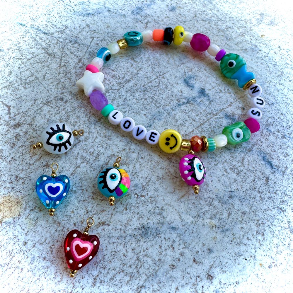 Bijou de cheville, LOVE SUN, Charms yeux, coeurs, perles smiley, perles colorées et semi-précieuses, message Love et Sun