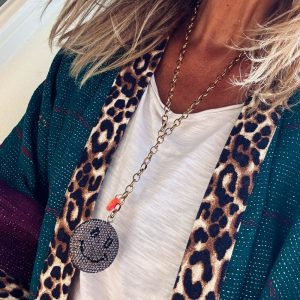Sautoir Mood 73, gros smiley gris et strass, chaine dorée en acier inoxydable.