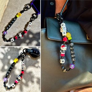 Bijou H&K KIT, un accéssoire polyvalent pour téléphone ou sac inspiré de Hello Kitty.