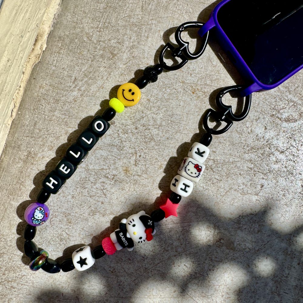 Bijou H&K KIT, un accéssoire polyvalent pour téléphone ou sac inspiré de Hello Kitty.