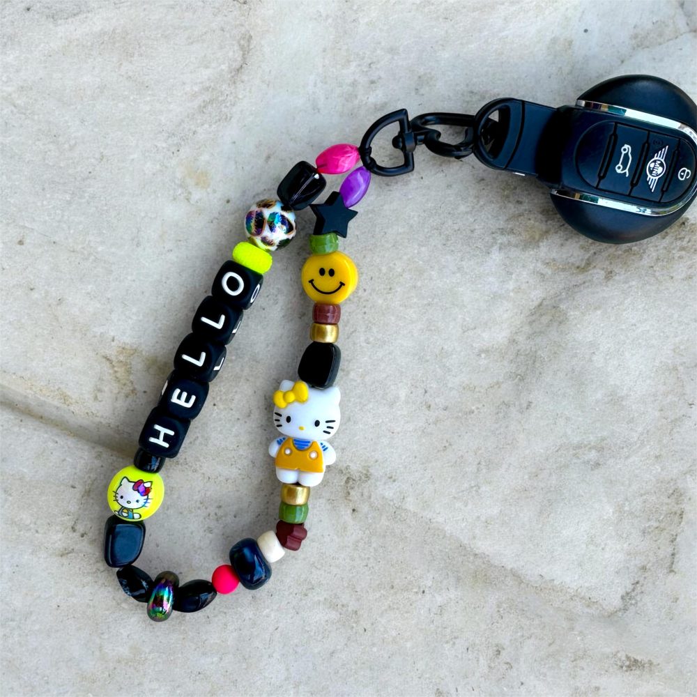 Bijou Hello Neko, le petit bijou qui met de la couleur et que l'on accroche partout une petite kittie