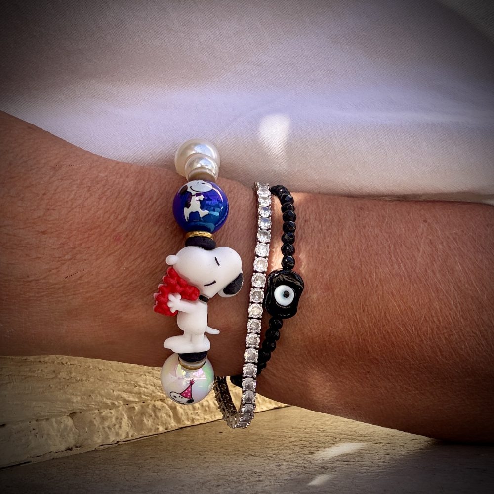 Bracelet Snoopy Snow, perles de culture fantaisie, et des perles Snoopy.