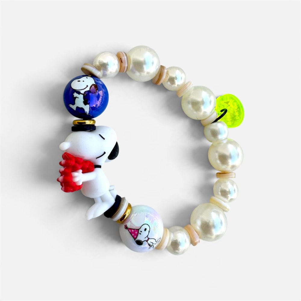 Bracelet Snoopy Snow, perles de culture fantaisie, et des perles Snoopy.