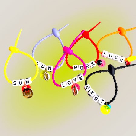 Bracelet Sandy cordon réglable en silicone, message, perles coquillage, oeil, ou smiley, creation Bella-pampa.