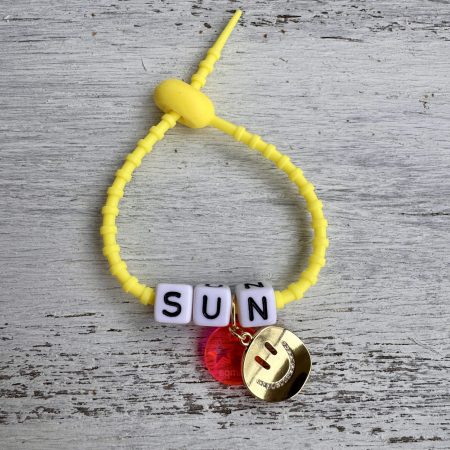 Bracelet Sandy cordon réglable en silicone, message, perles coquillage, oeil, ou smiley, creation Bella-pampa.